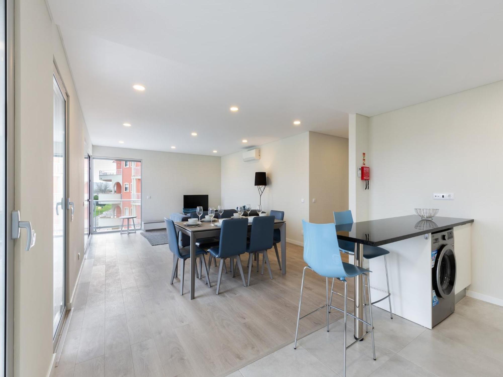 Beautiful Apartment In S O Martinho Do Porto With Balcony ساو مارتينهو دو بورتو المظهر الخارجي الصورة