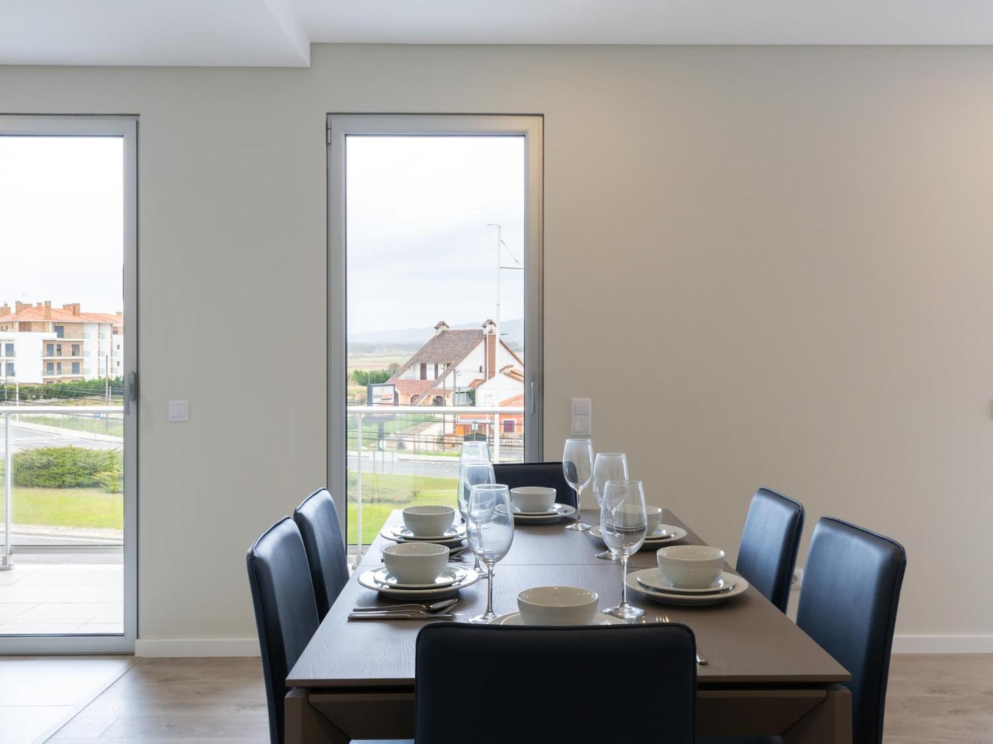 Beautiful Apartment In S O Martinho Do Porto With Balcony ساو مارتينهو دو بورتو المظهر الخارجي الصورة