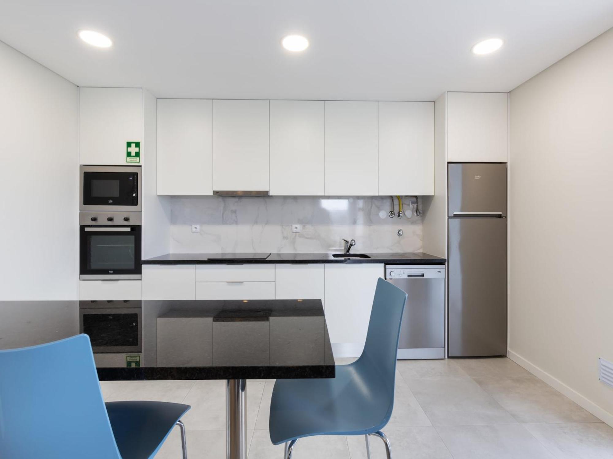 Beautiful Apartment In S O Martinho Do Porto With Balcony ساو مارتينهو دو بورتو المظهر الخارجي الصورة