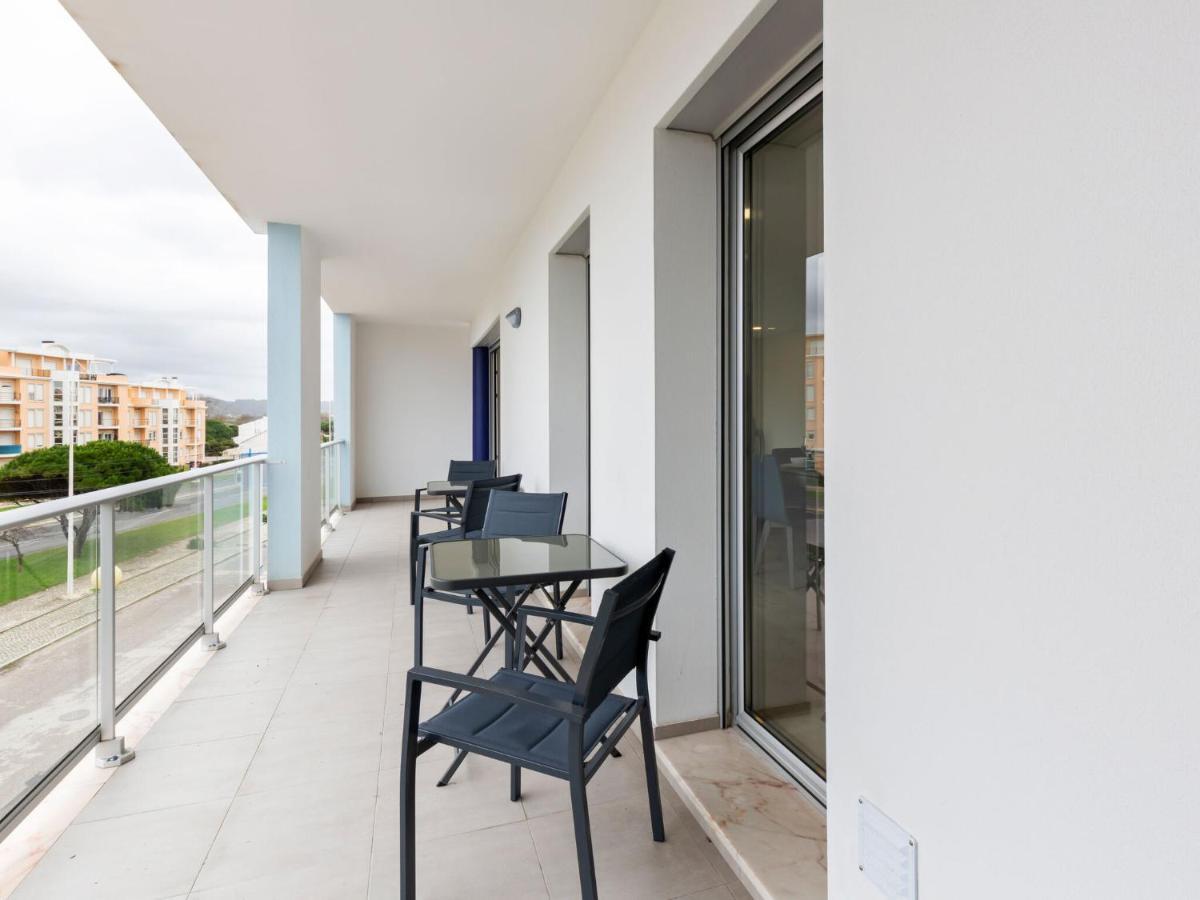 Beautiful Apartment In S O Martinho Do Porto With Balcony ساو مارتينهو دو بورتو المظهر الخارجي الصورة