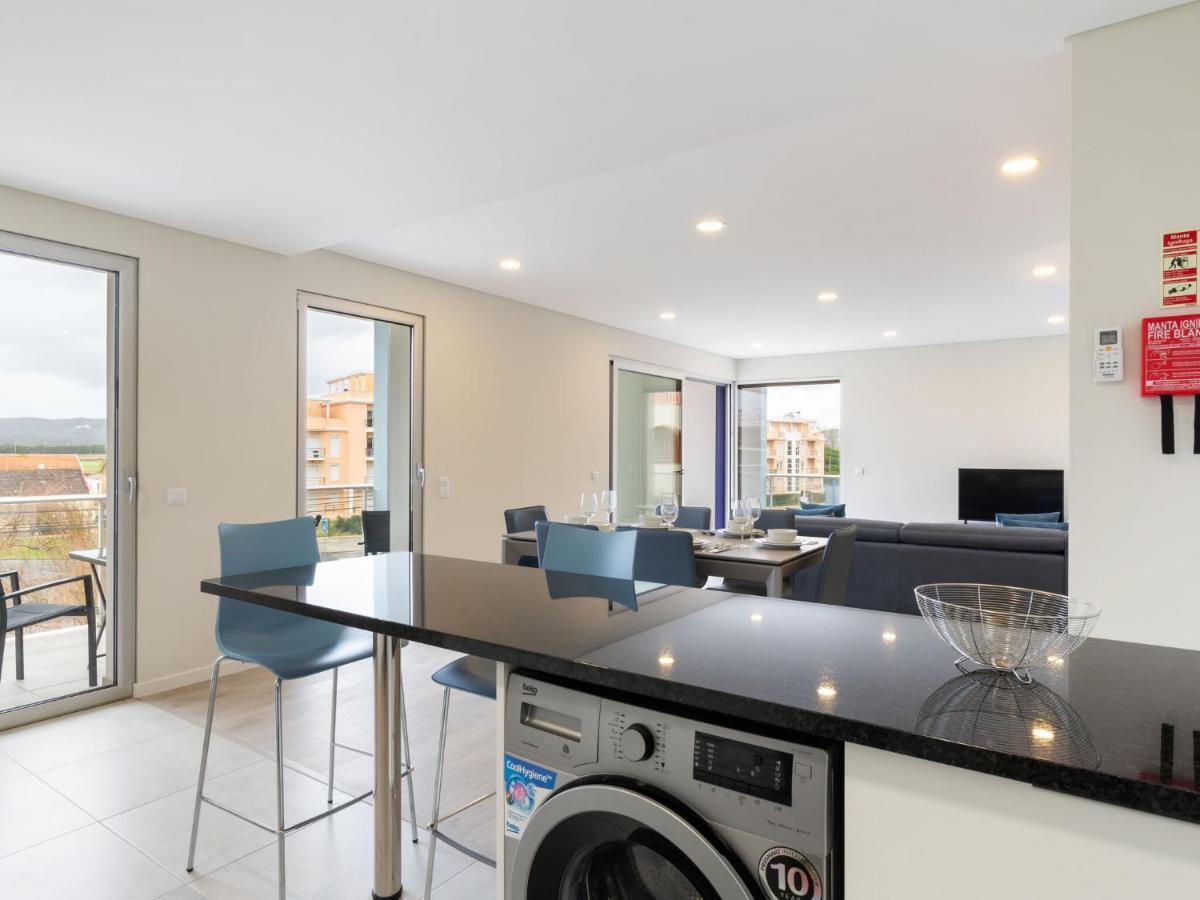 Beautiful Apartment In S O Martinho Do Porto With Balcony ساو مارتينهو دو بورتو المظهر الخارجي الصورة