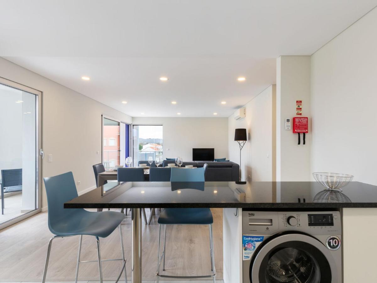 Beautiful Apartment In S O Martinho Do Porto With Balcony ساو مارتينهو دو بورتو المظهر الخارجي الصورة