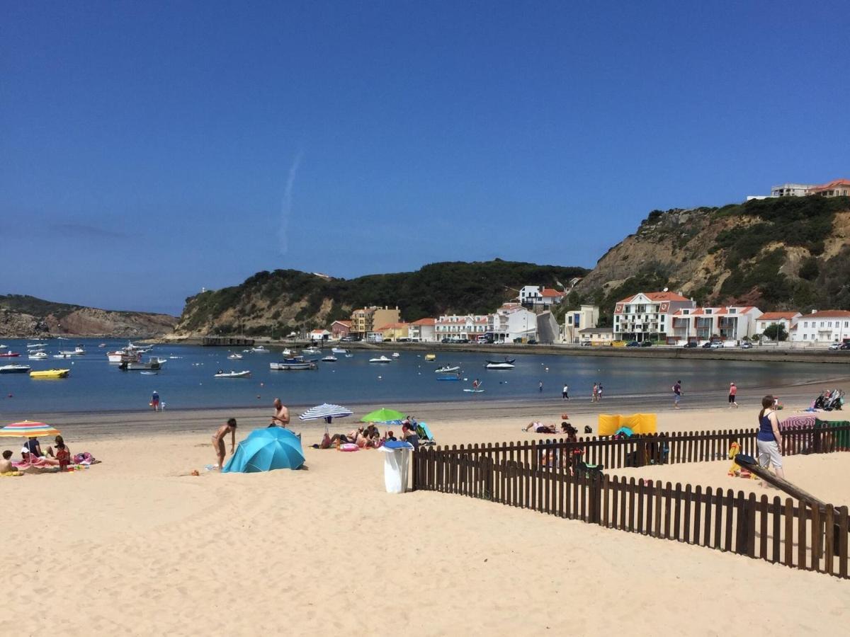 Beautiful Apartment In S O Martinho Do Porto With Balcony ساو مارتينهو دو بورتو المظهر الخارجي الصورة