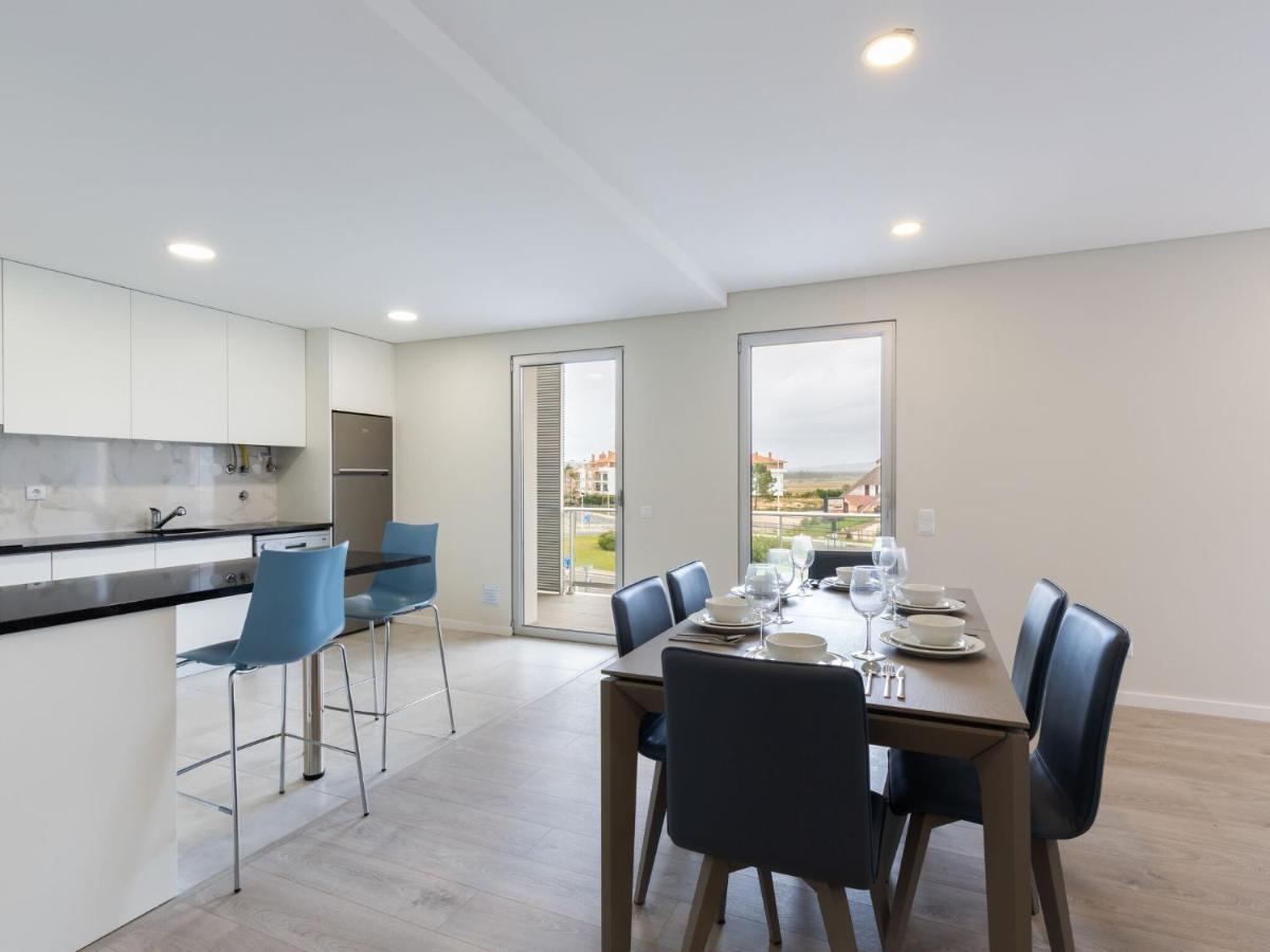 Beautiful Apartment In S O Martinho Do Porto With Balcony ساو مارتينهو دو بورتو المظهر الخارجي الصورة